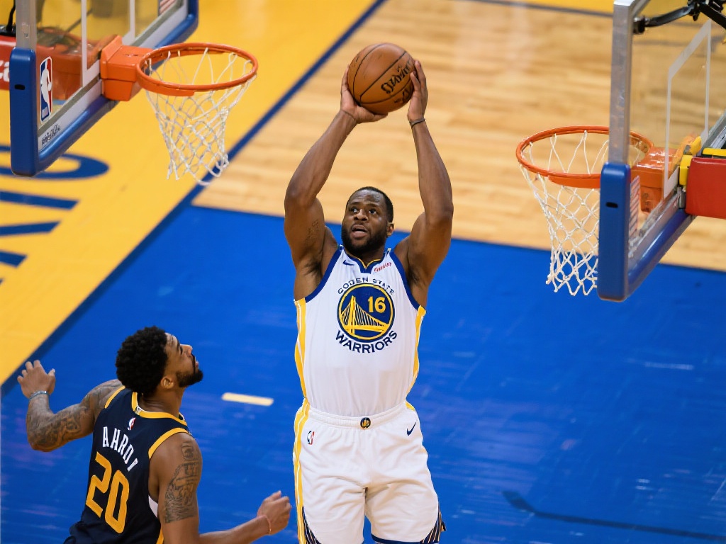 格林空位接球无人干扰,轻松双手扣篮,个人得分已达16分 此外,格林本场比赛的16分并非偶然。他在