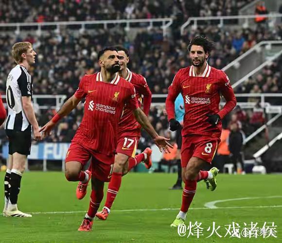 纽卡与埃基蒂克团队展开谈判，利物浦和曼联均感兴趣