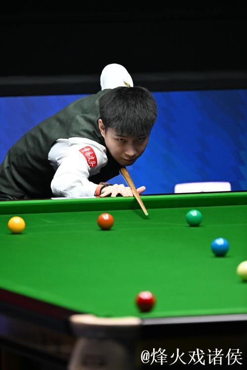 赵心童6-5逆转威尔逊 首度晋级斯诺克冠中冠半决赛 赵心童6-5逆转威尔逊 首度晋级斯诺克冠中冠半决赛